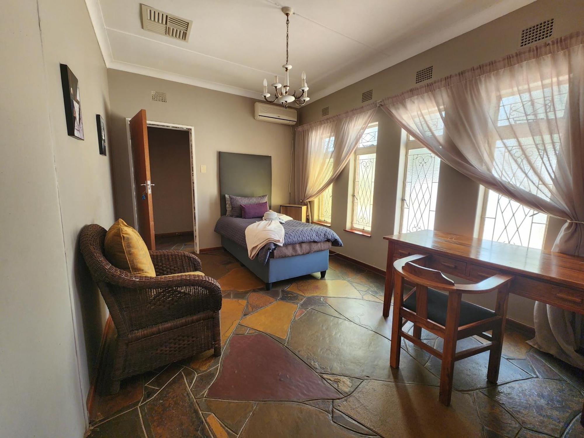 Midway Overnight Rooms Кимберли Номер фото